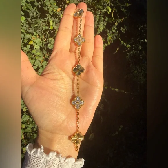 Clover Leaf Gold and Black Clover Bracelet - Picture 7 of 9